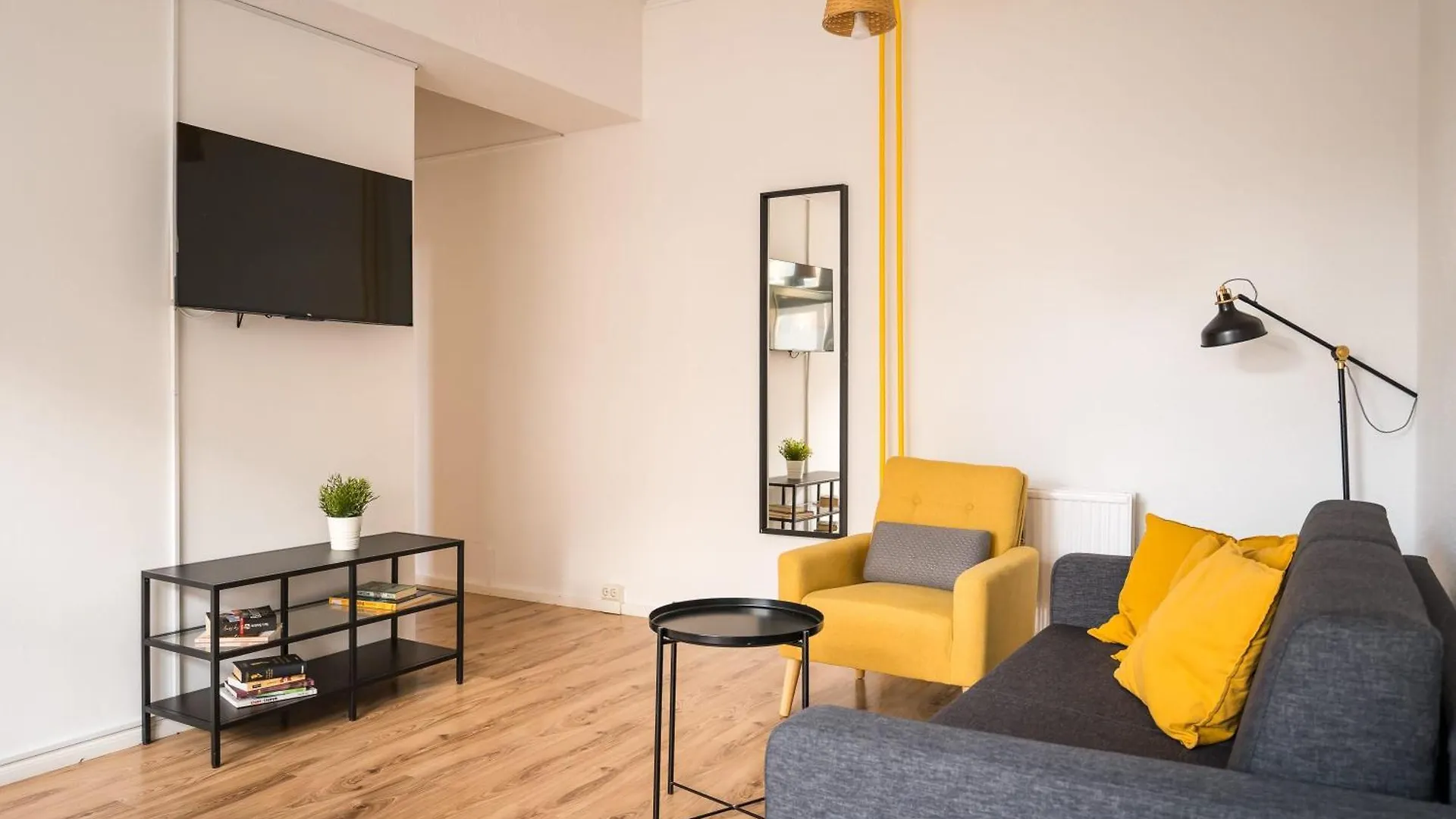 2 Bedroom Apartment In Convinient Location Βερολίνο