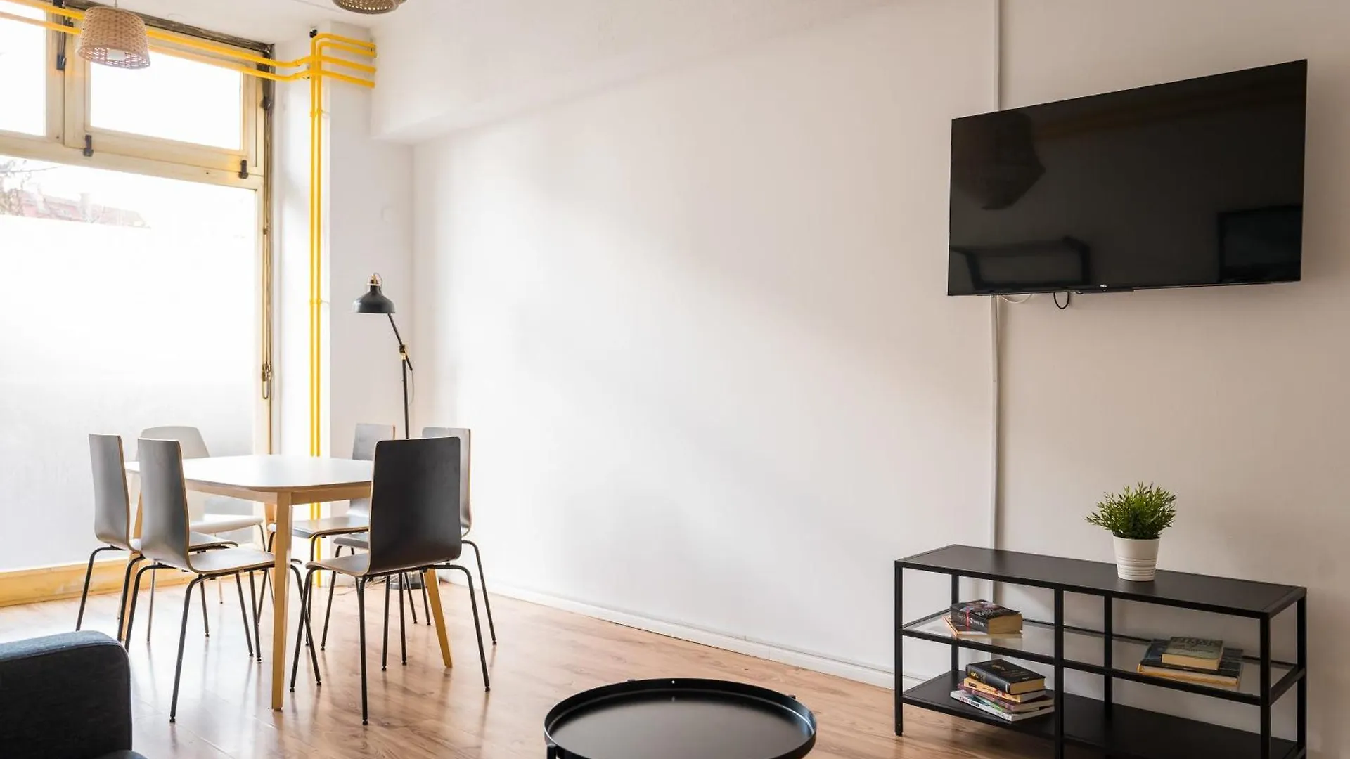 2 Bedroom Apartment In Convinient Location Βερολίνο